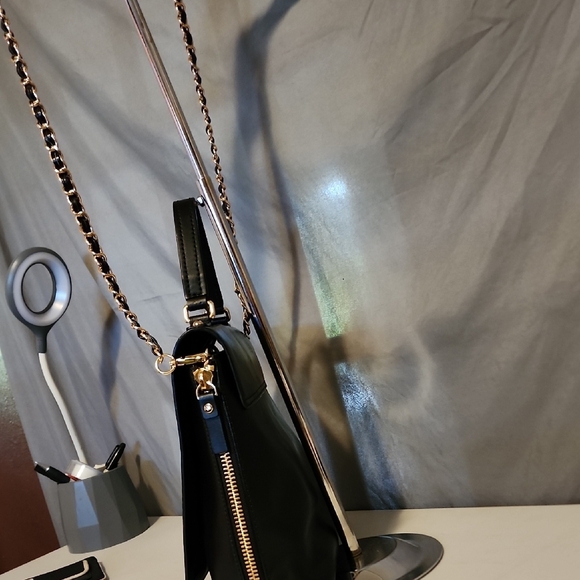 Kate Spade Black and Gold Shoulder Bag with Leopard Zip Opt & Geometric Closure - Picture 4 of 11